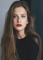 Zoë Pastelle Holthuizen