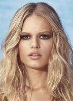 Anna Ewers