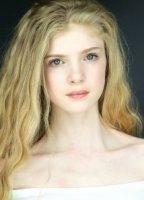 Elena Kampouris